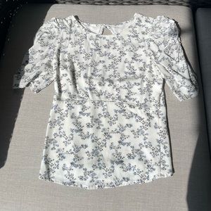 Abercrombie&fitch floral ruched sleeve top with upper back opening Size XXS